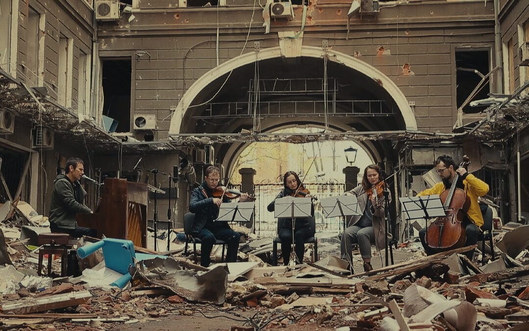 ОЗБРОЄНІ ПІСНЕЮ