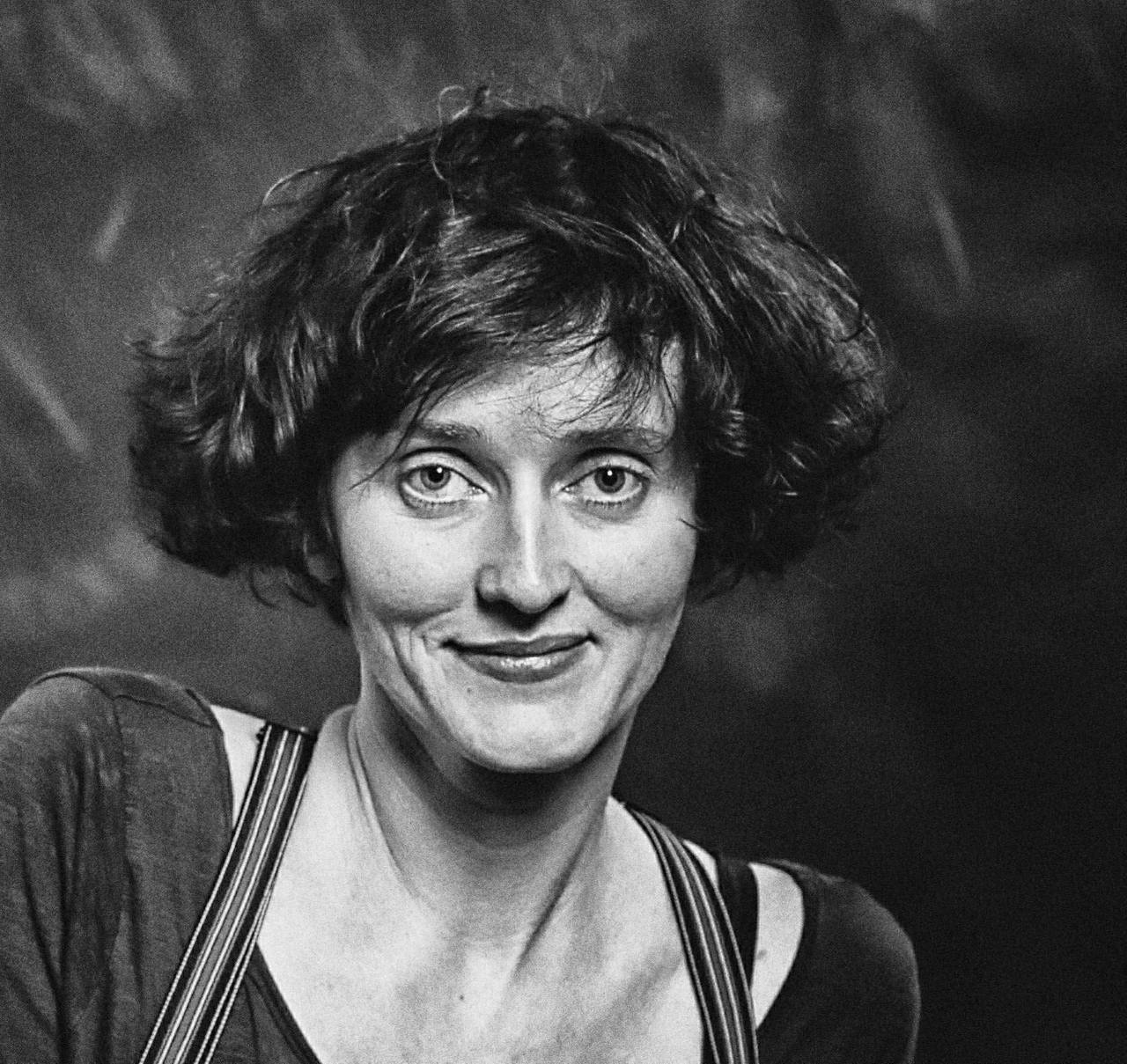 ELWIRA NIEWIERA